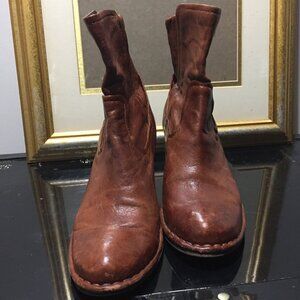 Frye Chestnut Leather Heeled Boots